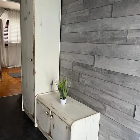 Fjaka Apartman *